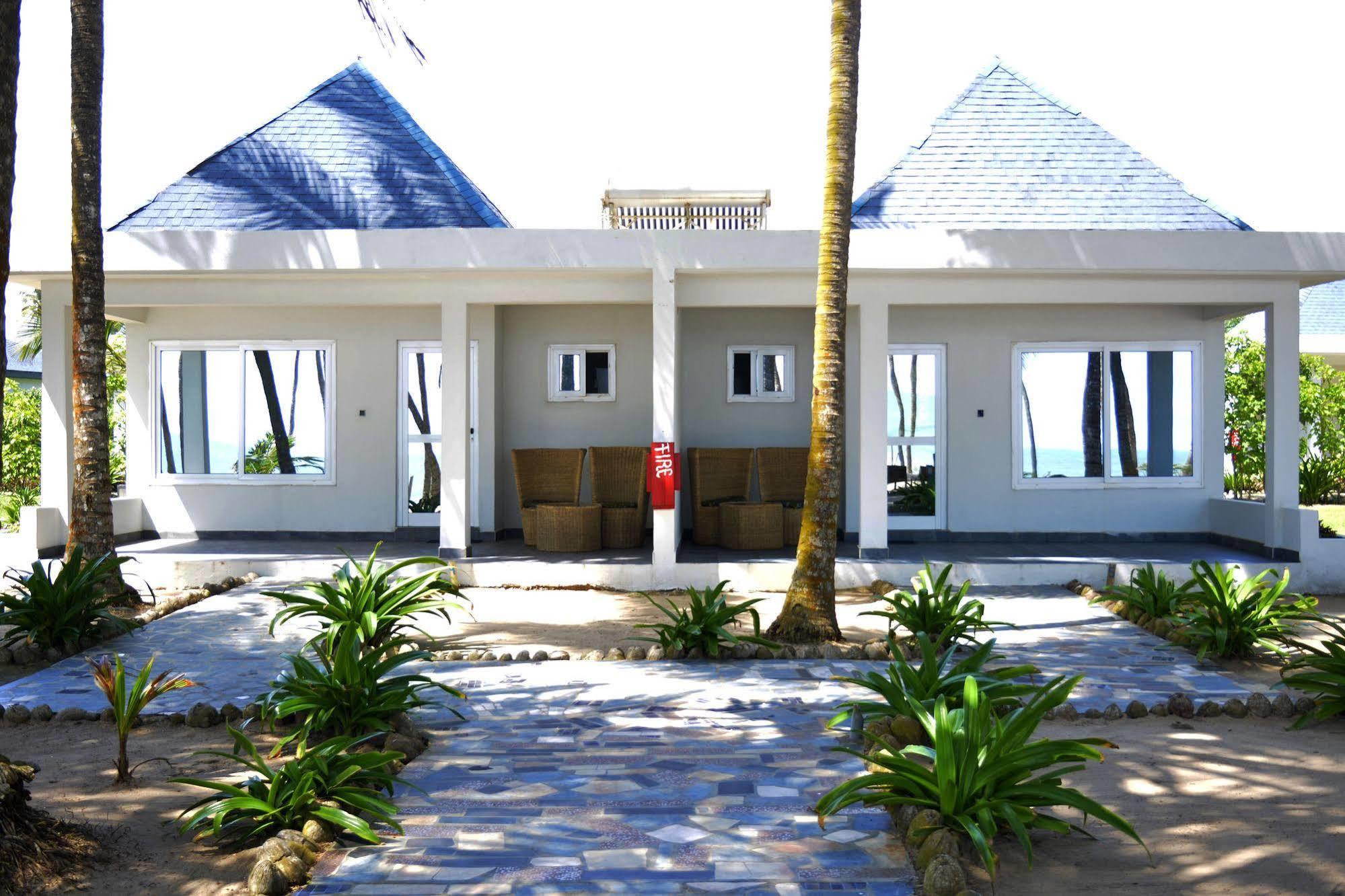 Blue Diamond Beach Resort Apam Exterior photo